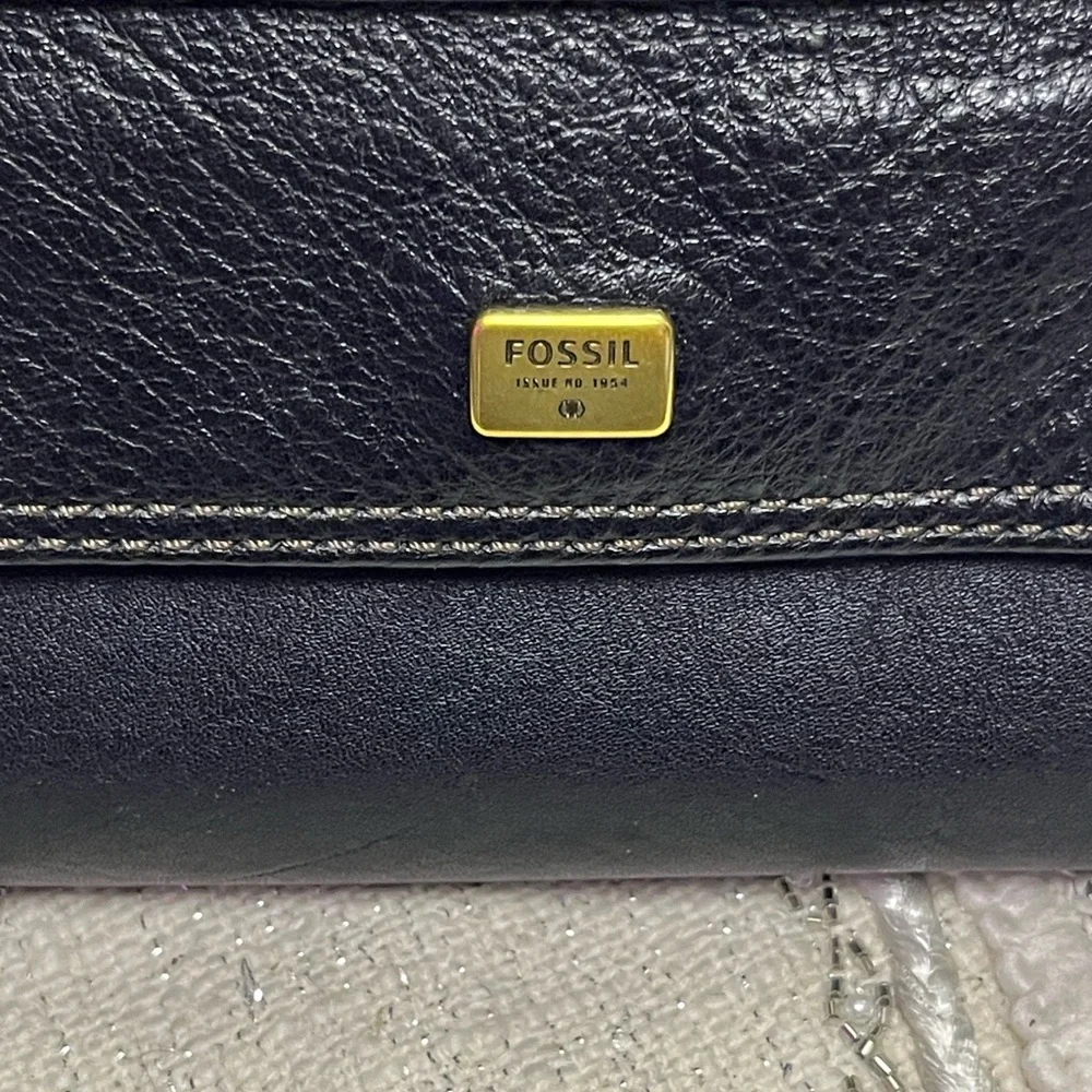 EUC Fossil Emma Pebbled Leather Bi-Fold Wallet Clutch